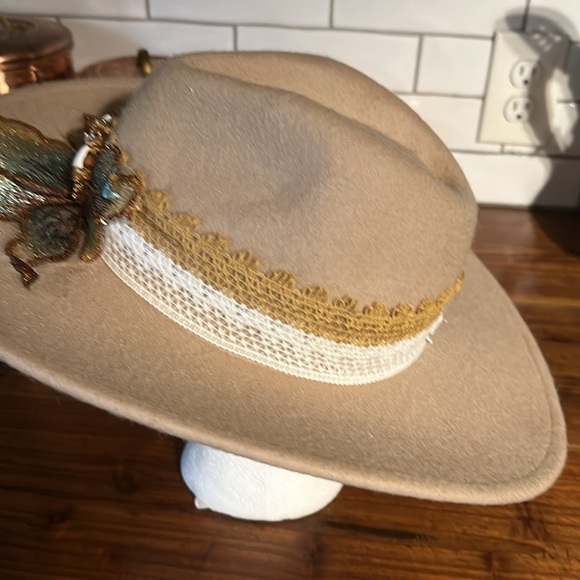 Rubi hand made hat. Hat is by rubi. Everything else by me. Everyone loves owl main image 5